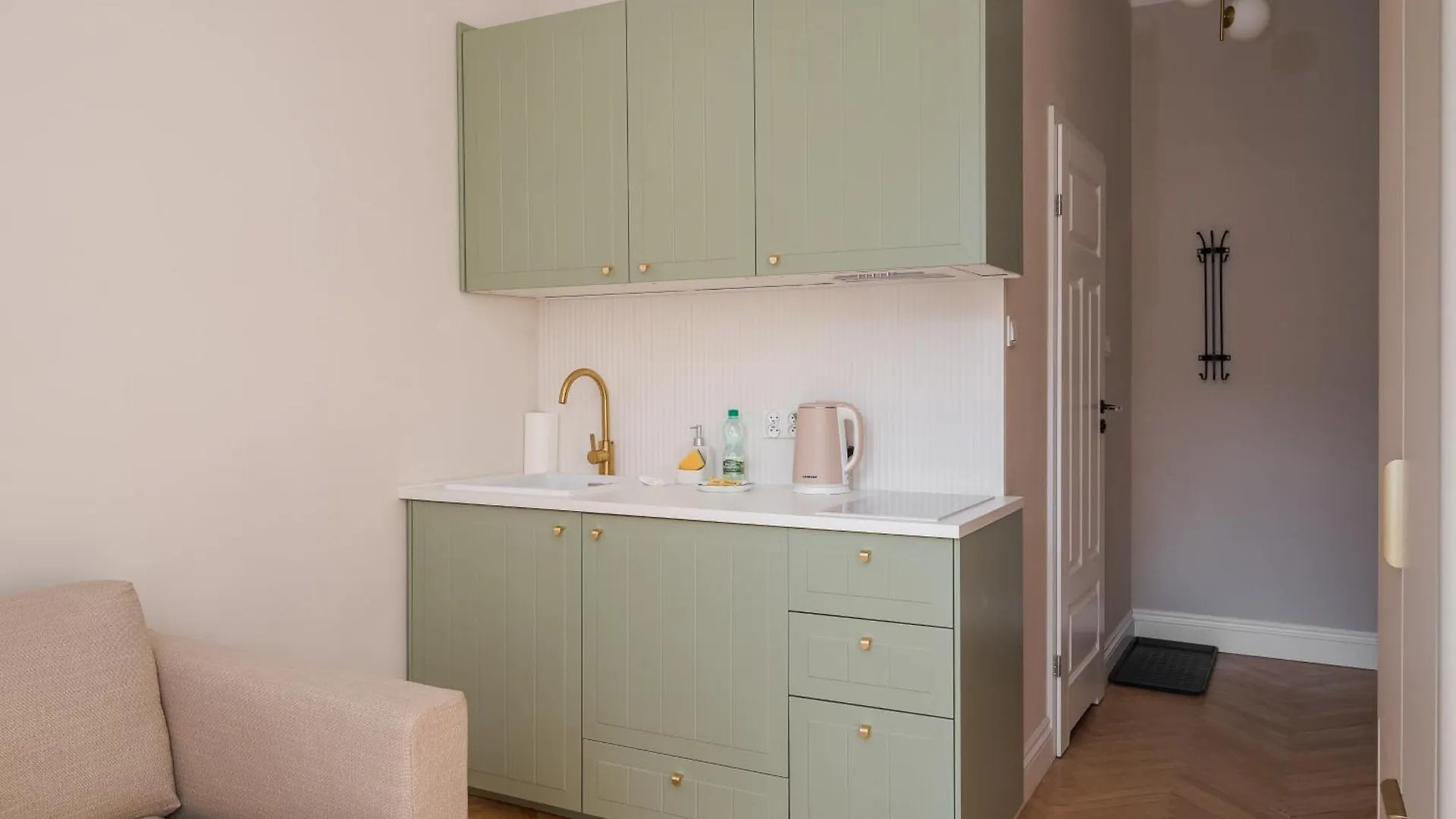 Urban Heart Deluxe Studios Warsaw Apartment