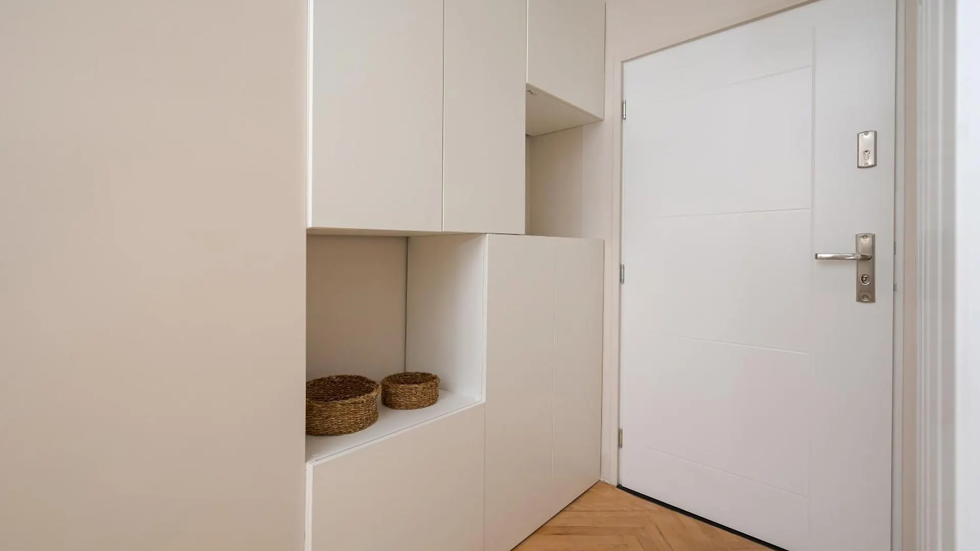 Urban Heart Deluxe Studios Warsaw Apartment