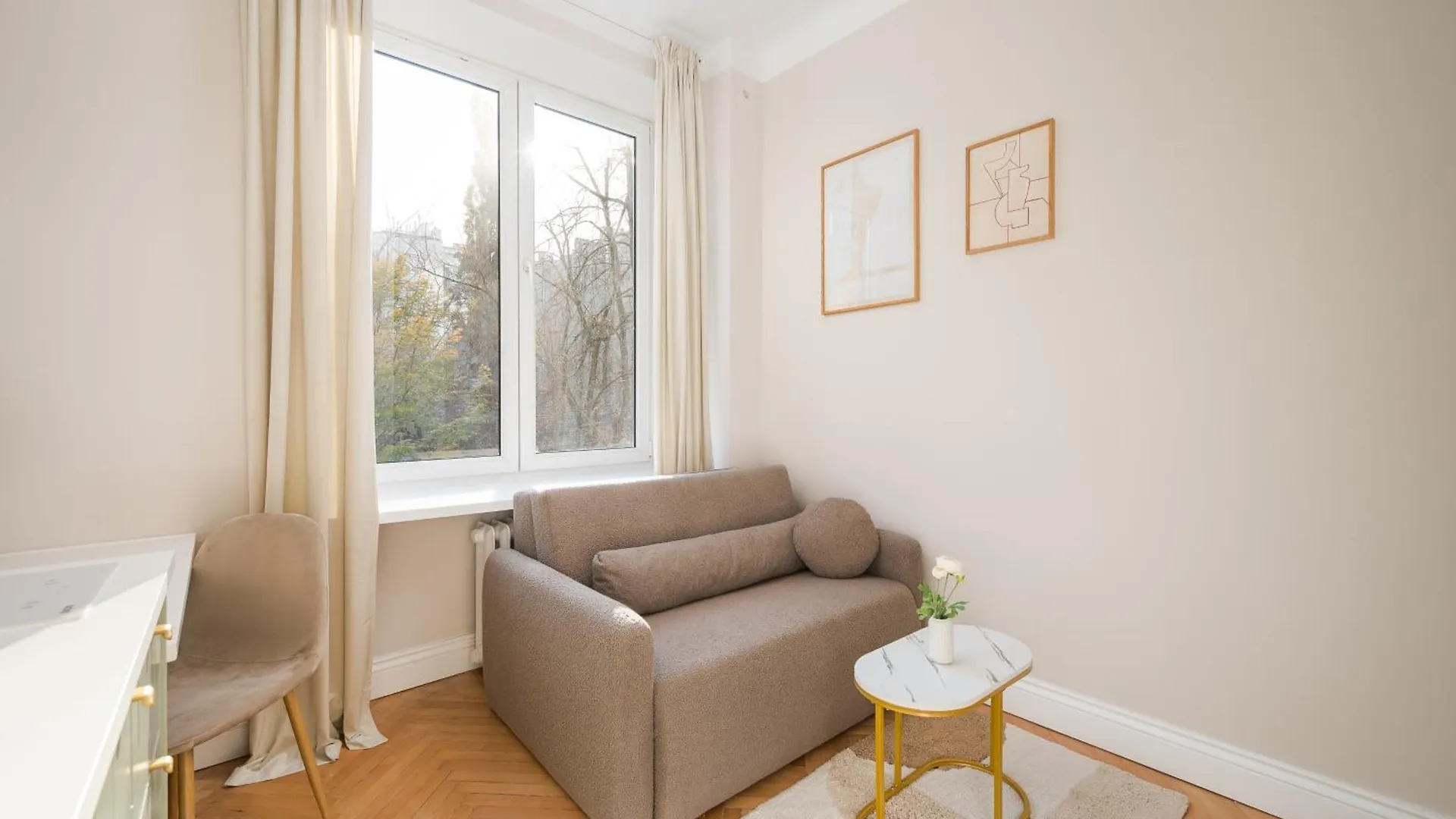 Urban Heart Deluxe Studios Warsaw Apartment