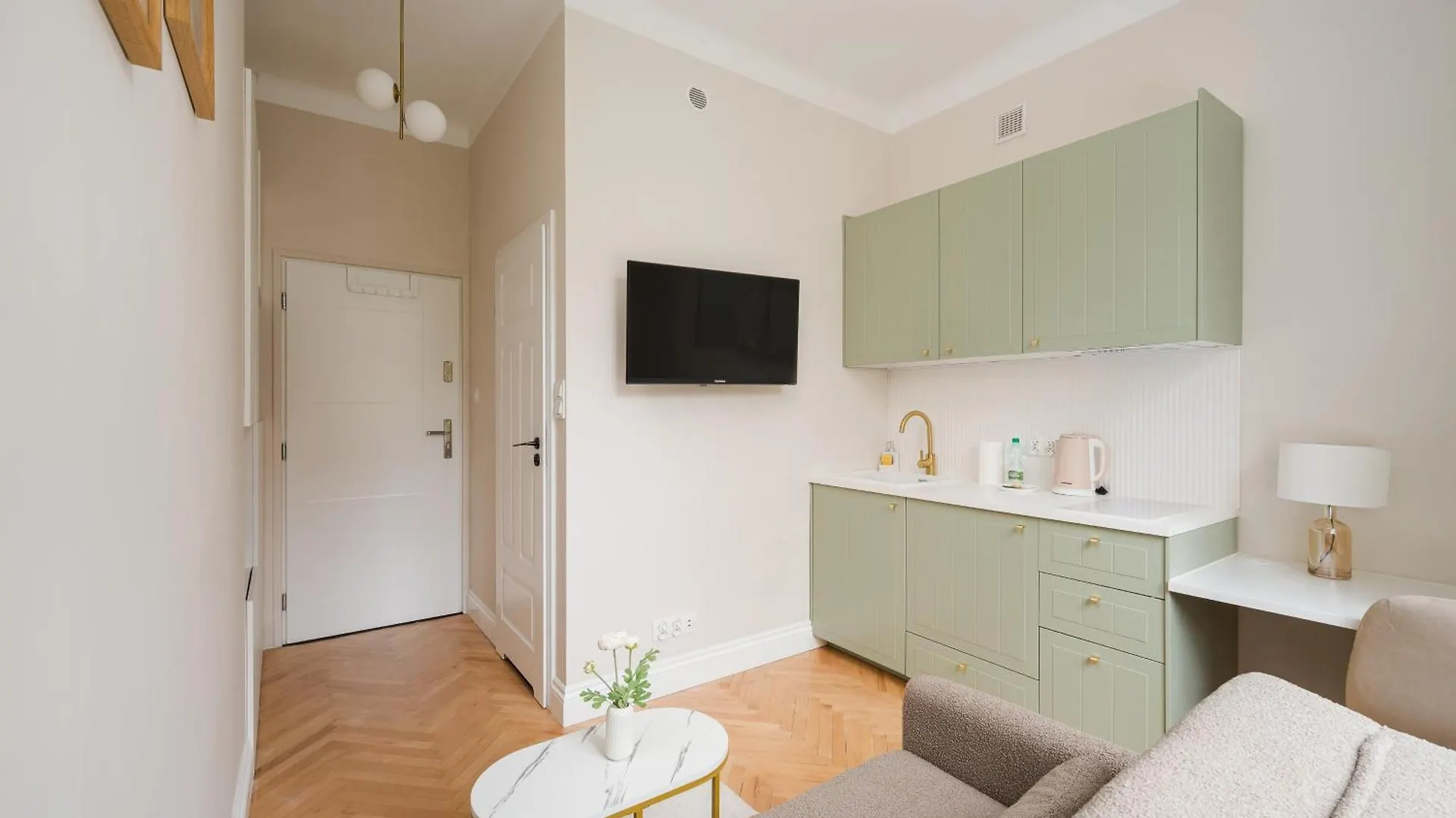 Urban Heart Deluxe Studios Warsaw Apartment