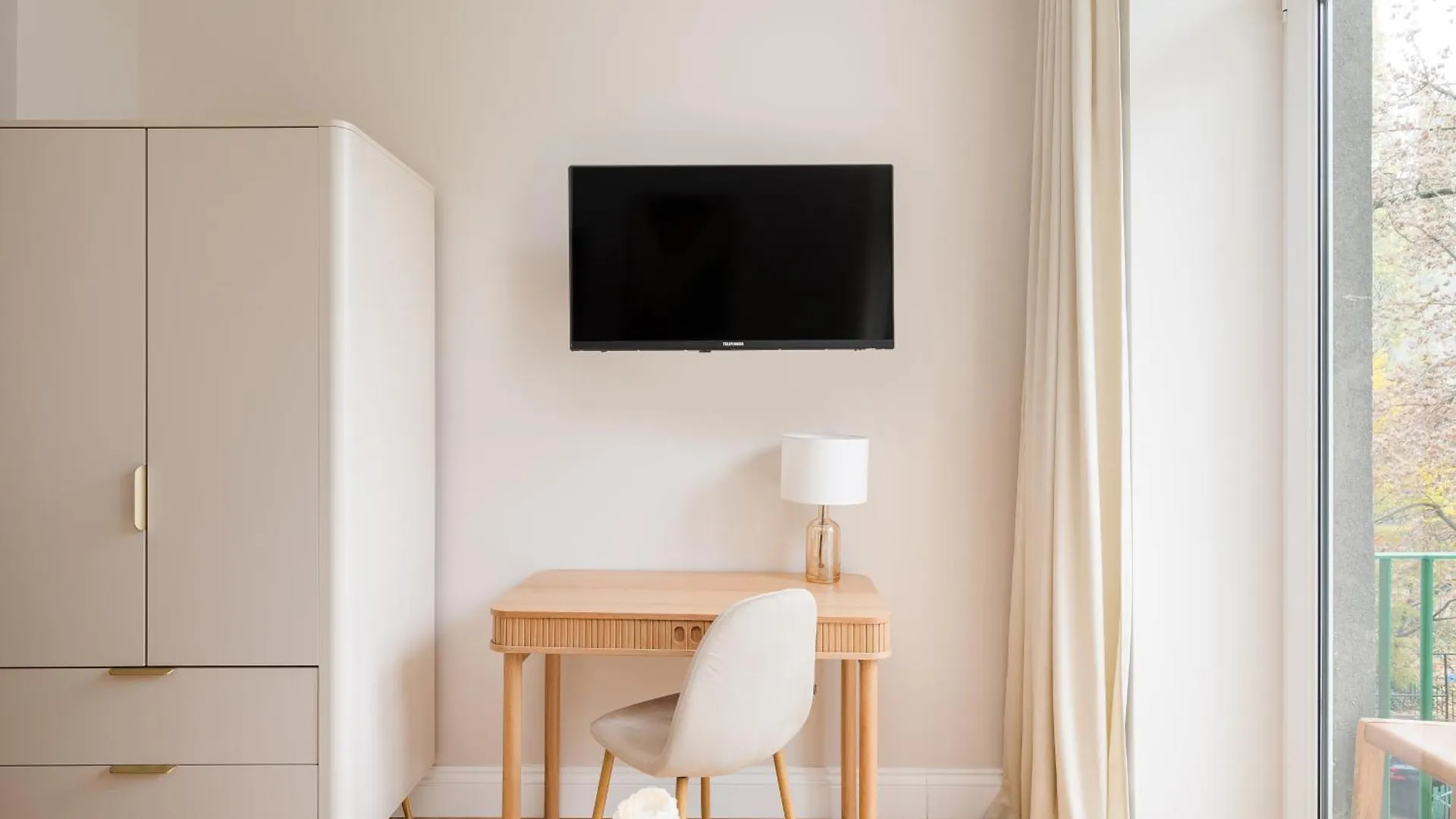 Urban Heart Deluxe Studios Warsaw Apartment